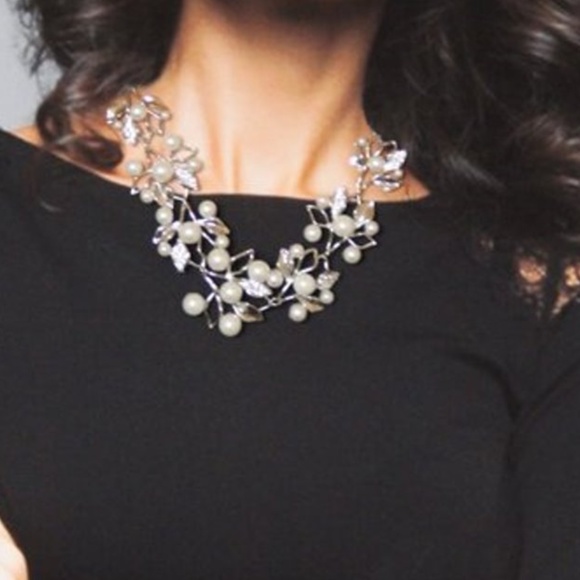 Jewelry - Pearl & Crystal Tree Leave Necklace/ Earring Set